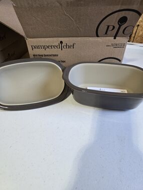 Pampered Chef Brown and Cream Mini Covered Baker Set
